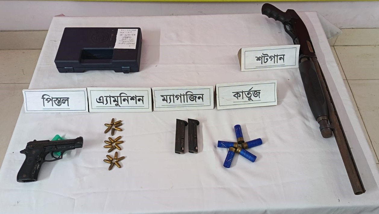 কুমিল্লা স্টেডিয়াম এলাকায় যৌথ বাহিনীর অভিযানে  দেশি-বিদেশী অস্ত্র ও বুলেট উদ্ধার